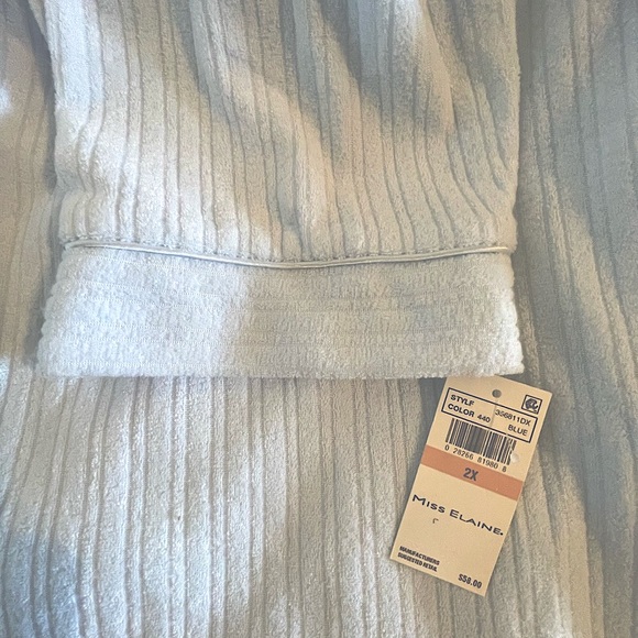 Miss Elaine Night Gown/Matching Robe - Picture 13 of 15